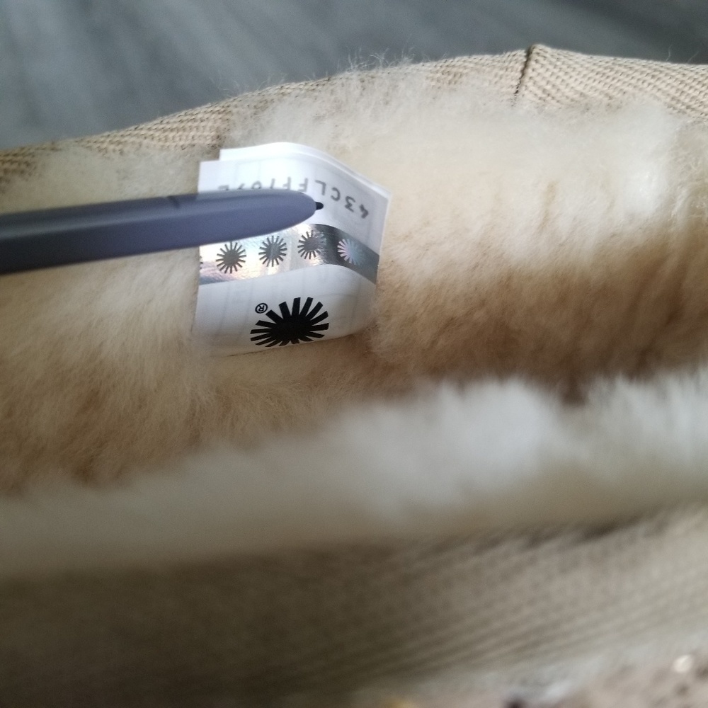 UGG Classic Mini Metallic Snake - Picture 5 of 6